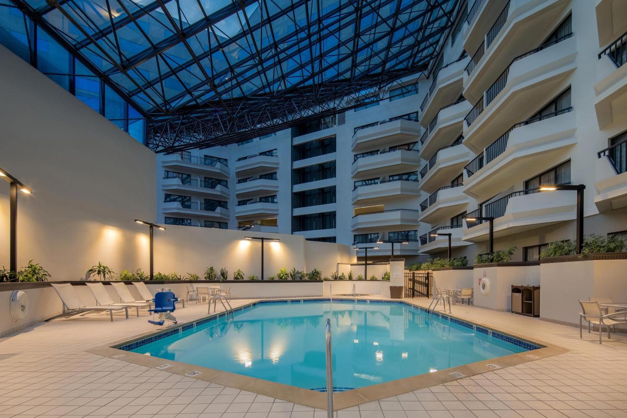 Sheraton Detroit Metro Airport Romulus Exterior photo